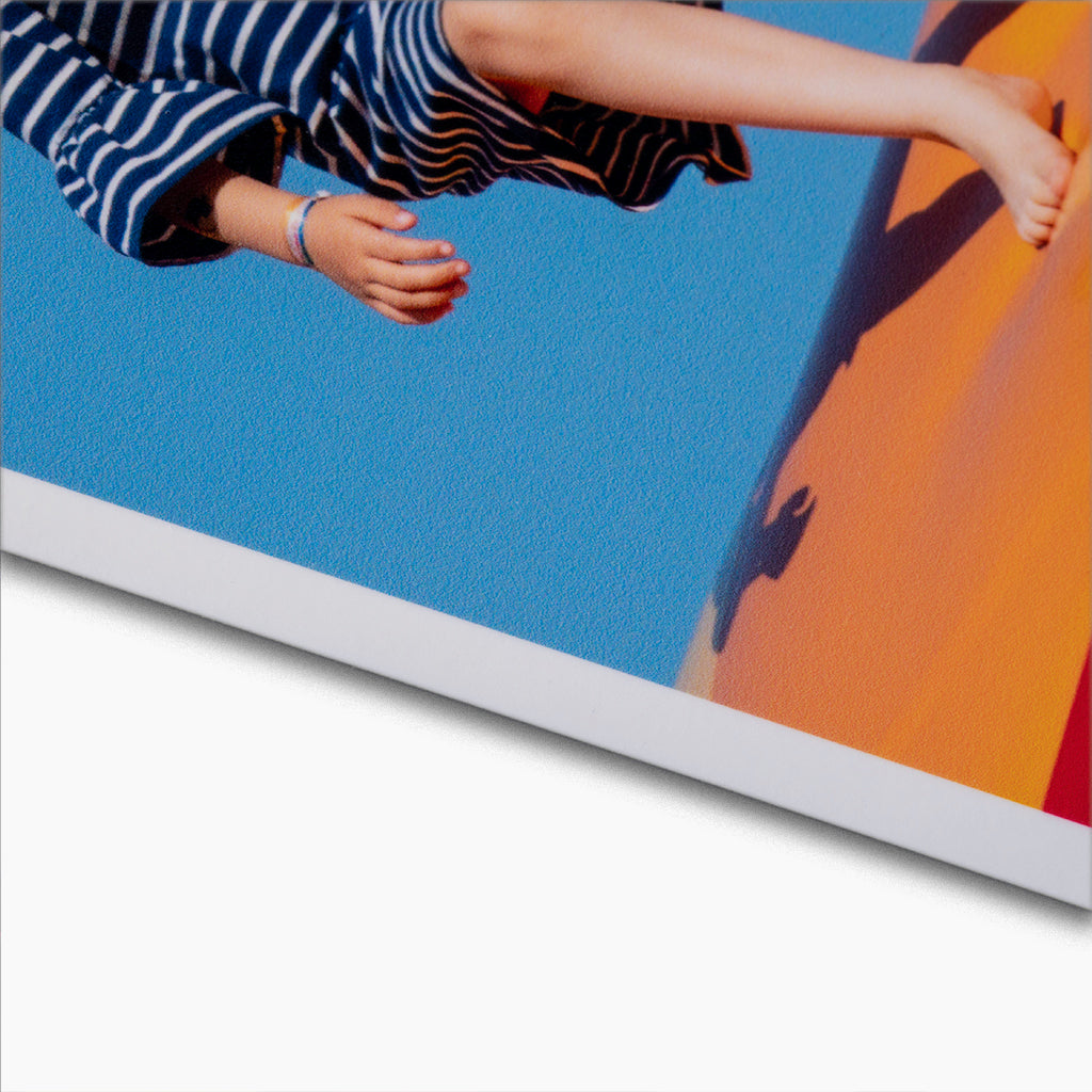 Plakat på 230 g mat papir. Kantdetalje.